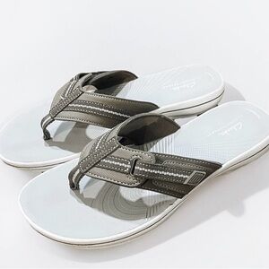 WOMEN'S CLARKS SIZE 9 CLOUDSTEPPERS FLIP FLOPS SANDALS Sunmaze Daisy Taupe